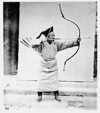 Китайский лучник,1865 г. Фотография Джона Томсона